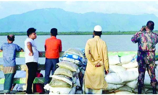 দালালের মাধ্যমে আসা রোহিঙ্গাদের ফেরত পাঠাল বিজিবি