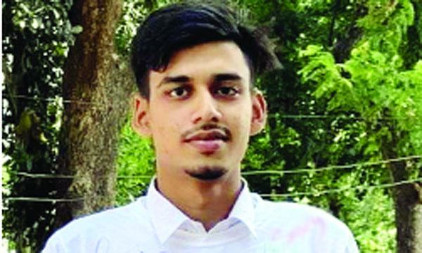 ছেলের এইচএসসি’র কৃতিত্বে কাঁদলেন শিহাবের মা