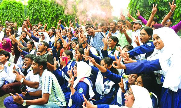 কমেছে পাস, বেড়েছে জিপিএ ৫