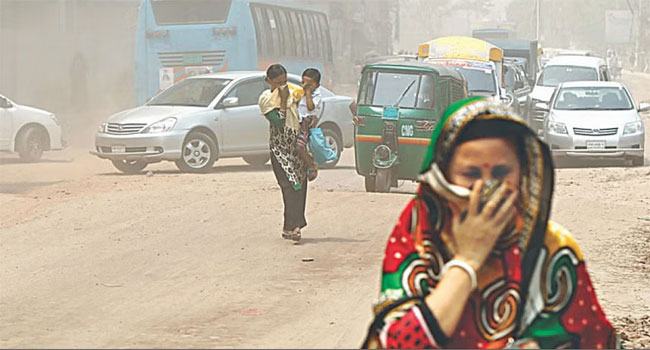 বায়ুদূষণে ঢাকা আজ বিশ্বে দ্বিতীয়