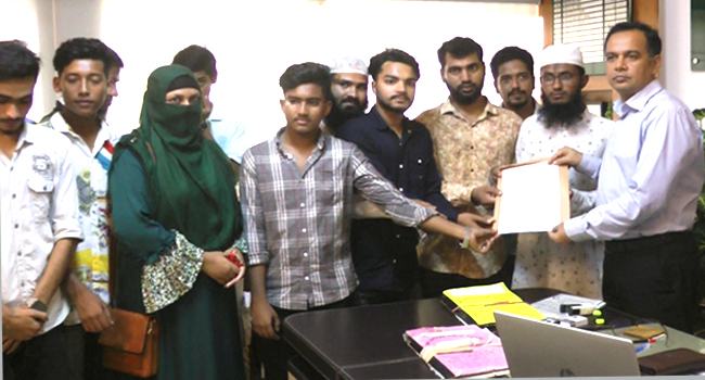 চুয়াডাঙ্গায় পিপিসহ আওয়ামীপন্থী আইনজীবীদের অপসারণের দাবিতে স্মারকলিপি
