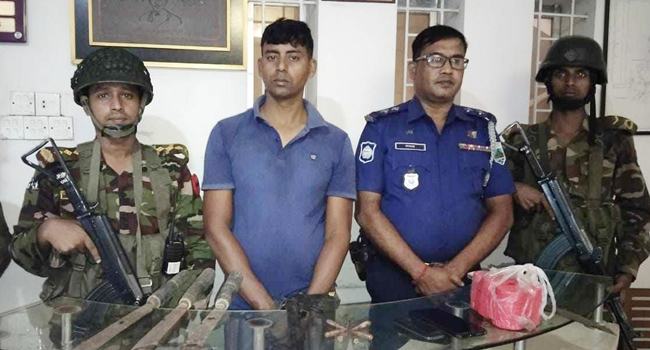 বগুড়ায় অস্ত্রসহ আ’লীগ নেতা গ্রেফতার