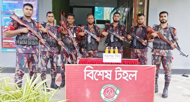 চুয়াডাঙ্গায় ২ কোটি টাকার সাপের বিষ উদ্ধার