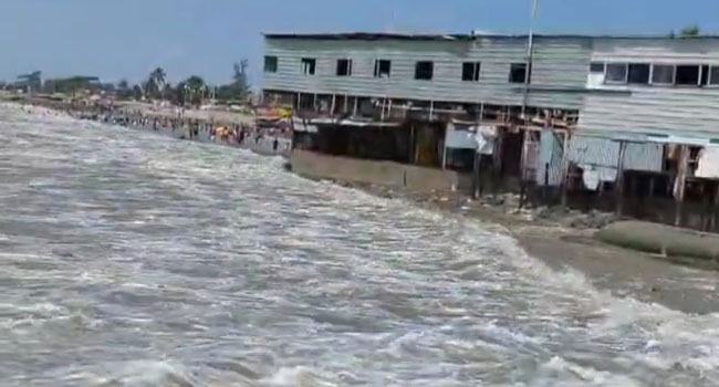 উত্তাল বঙ্গোপসাগর, ভোগান্তিতে কুয়াকাটা ব্যবসায়ীরা