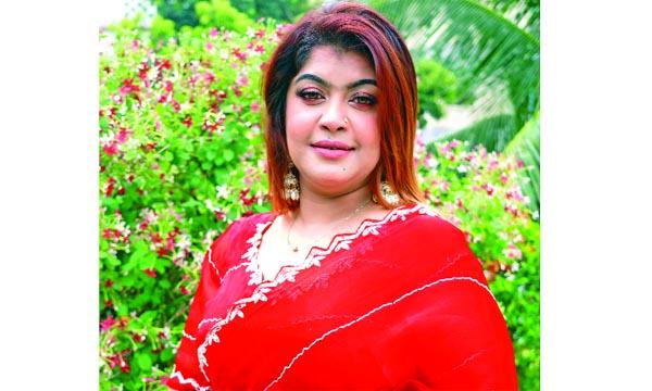 গানের মাস্টার বাবুর কন্যা বাবলীর গানেই এগিয়ে চলা