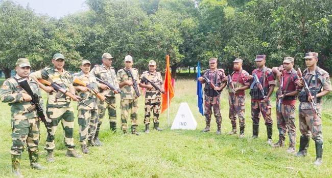 সীমান্তে ফের কাঁটাতারের বেড়া দেয়ার চেষ্টা বিএসএফের, বিজিবির বাধা