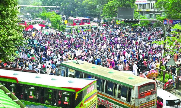 চাকরি জাতীয়করণে ১৫ দিনের আলটিমেটাম আউটসোর্সিং কর্মীদের
