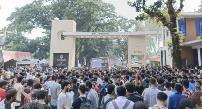 চবির সাধারণ শিক্ষার্থীদের ওপর ছাত্রলীগ-যুবলীগের হামলা