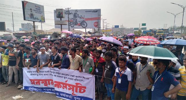 ৮ ঘণ্টায়ও মহাসড়ক ছাড়েনি বিক্ষুব্দ শ্রমিকরা