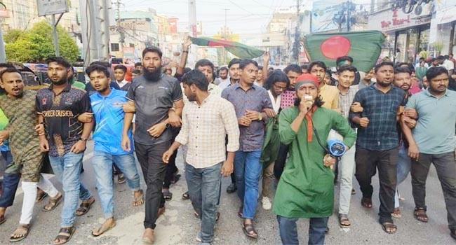 রাষ্ট্রপতির বিচার দাবিতে রাজশাহীতে বিক্ষোভ সমাবেশ