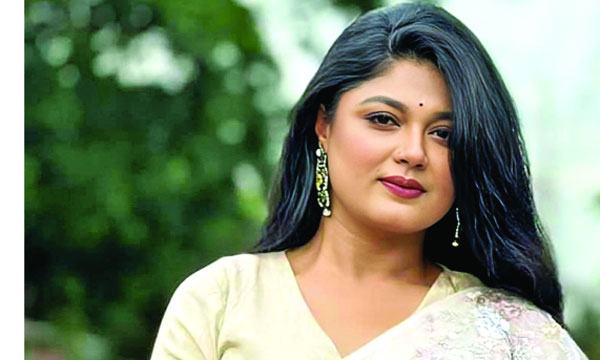 এখন সবাই খোঁজে ভাইরাল : মৌসুমী হামিদ