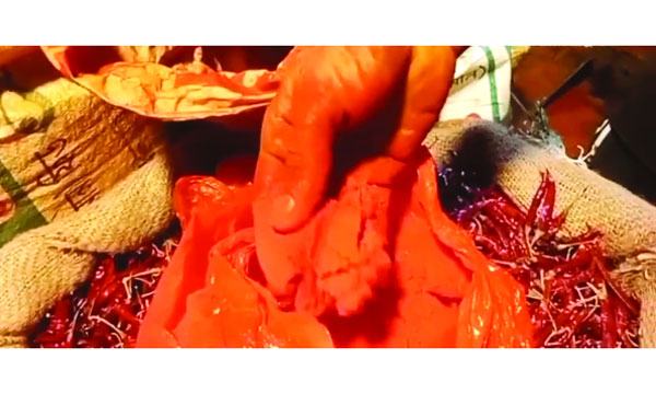 ভোলায় অবাধে বিক্রি হচ্ছে ভেজাল হলুদ মরিচের গুঁড়া