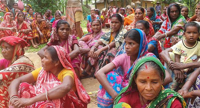বকেয়া মজুরির দাবিতে চাশ্রমিকদের অনির্দিষ্টকালের কর্মবিরতি