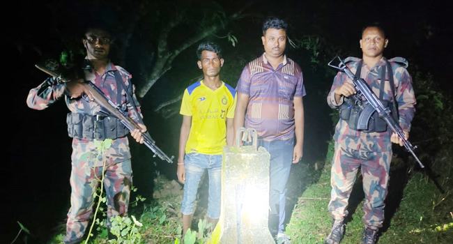 নাইক্ষ্যংছড়ি সীমান্ত দিয়ে অনুপ্রবেশকালে ২ মিয়ানমার নাগরিক আটক