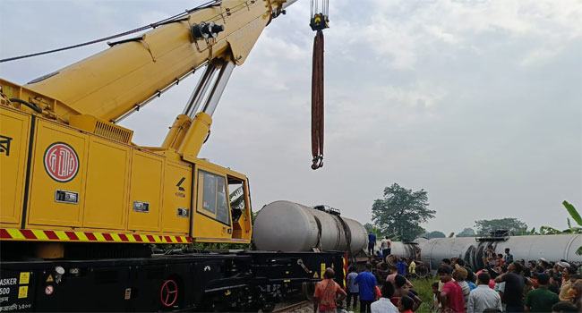 ১০ ঘণ্টা পর খুলনার সাথে সারাদেশের রেল যোগাযোগ স্বাভাবিক
