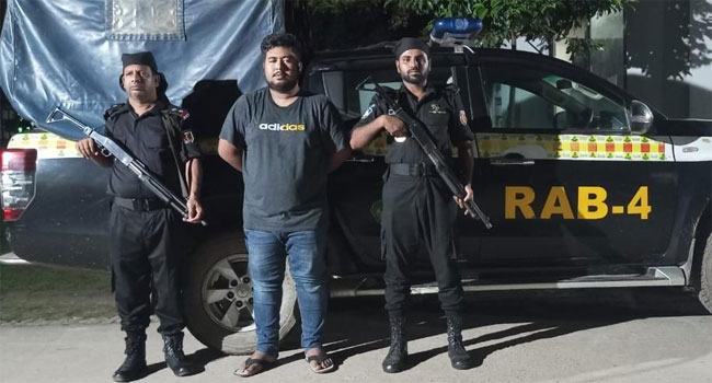 আশুলিয়ায় একাধিক হত্যা এবং অস্ত্র মামলার আসামি গ্রেফতার