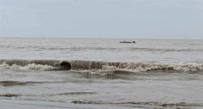ঘূর্ণিঝড় দানা : সমুদ্র বন্দরে ৩ নম্বর সতর্ক সঙ্কেত