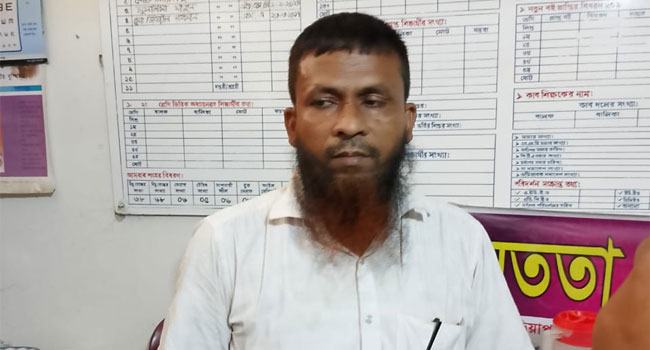 নওগাঁয় শিক্ষার্থীর শ্লীলতাহানির অভিযোগে শিক্ষক আটক