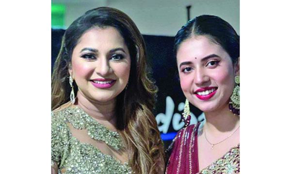 উপস্থাপনায় স্বর্ণলতা, গাইলেন লিজা