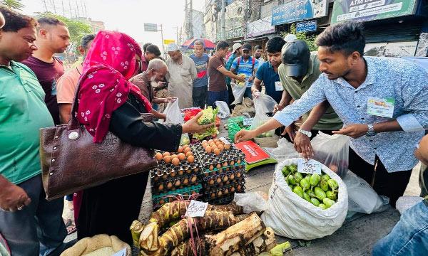 নাটোরে সিন্ডিকেট ভাঙতে শিক্ষার্থীদের ‘জনতার বাজার’