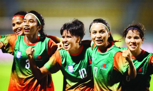 সাবিনাদের প্রশংসায় কোচ বাটলার