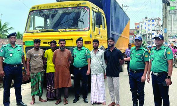 গাজীপুরে গার্মেন্টে ডাকাতি গ্রেফতার ৫, মালামাল উদ্ধার