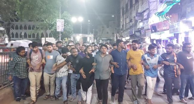 ছাত্রলীগ নিষিদ্ধ হওয়ায় জবিতে আনন্দ মিছিল
