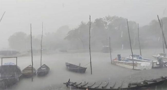 ঘূর্ণিঝড় দানা : রাঙ্গাবালী ও পায়রা বন্দর এলাকায় বৃষ্টি ও দমকা হাওয়া