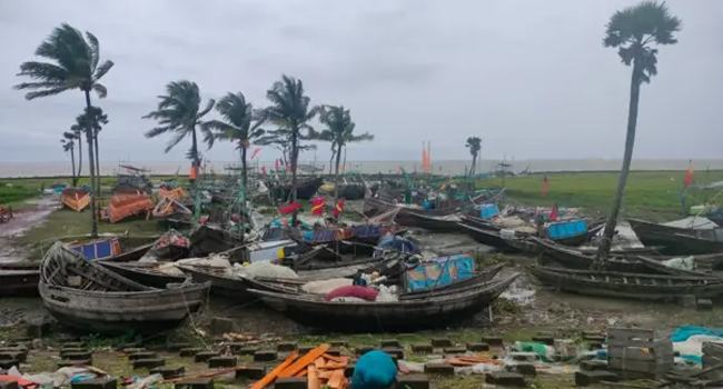 ঘূর্ণিঝড় ‘দানা’ নিয়ে সর্বশেষ যা জানা যাচ্ছে