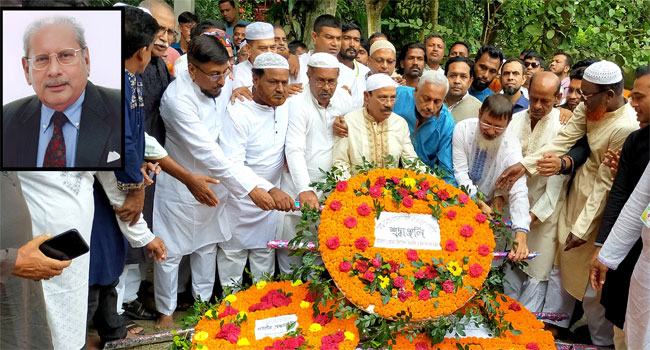 সাবেক মন্ত্রী এম কে আনোয়ারের মৃত্যুবার্ষিকীতে মানুষের ঢল