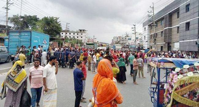 গাজীপুরে ফের পোশাকশ্রমিকদের বিক্ষোভ, মহাসড়ক অবরোধ