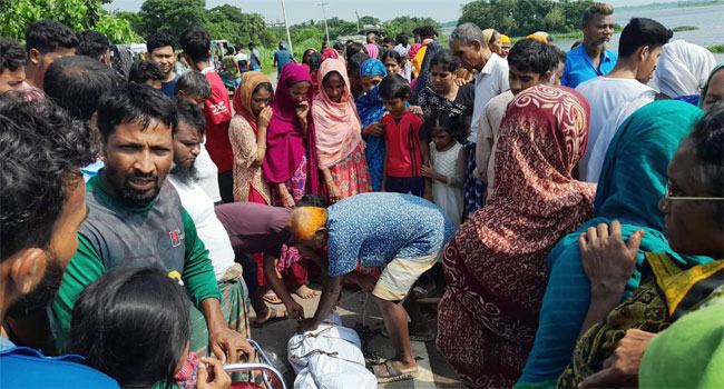 মতলবে নদীর পাড়ে ছিল গৃহবধূর লাশ, স্বামী আটক