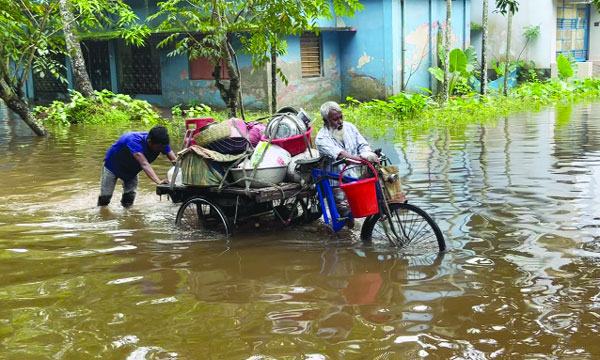 জলাবদ্ধতায় ভুগছেন সাতক্ষীরা পৌরসভাসহ বেতনার তীরবর্তী মানুষ