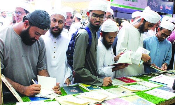 ইসলামী বইমেলায় উপচে পড়া ভিড়