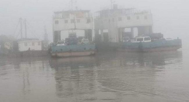 ঘনকুয়াশায় দৌলতদিয়া-পাটুরিয়া নৌরুটে ২ ঘণ্টা ফেরি চলাচল বন্ধ
