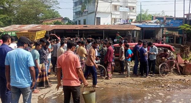 চুয়াডাঙ্গায় ট্রাকে চাকায় পিষ্ট হয়ে কলেজছাত্র নিহত