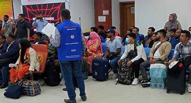 আজ রাতে দেশে ফিরবে ৩০ লেবানন প্রবাসী
