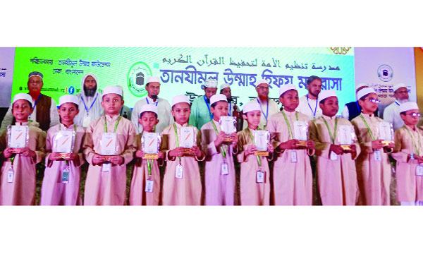 বগুড়ায় তানযীমুল উম্মাহ মাদরাসায় পুরস্কার বিতরণ