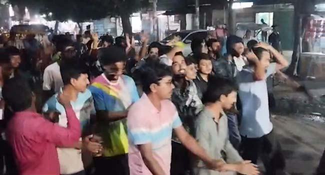ছাত্ররাজনীতি বন্ধ হওয়ায় রোকেয়া বিশ্ববিদ্যালয়ে আনন্দ শোভাযাত্রা