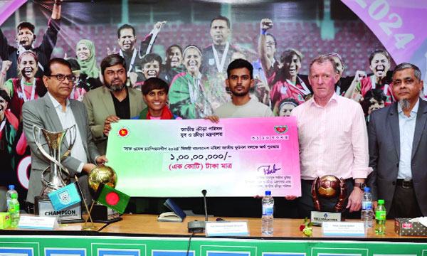 চ্যাম্পিয়নদের ক্রীড়া উপদেষ্টা ও বিসিবির অর্থ পুরস্কার