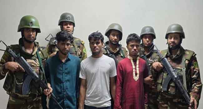 মিরপুরে সেনাবাহিনী ও পুলিশের গাড়িতে অগ্নিসংযোগ, আটক ৩