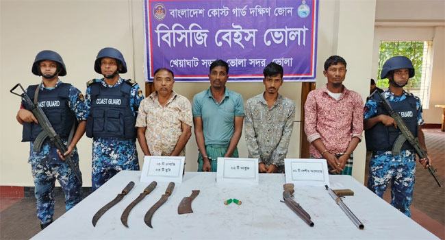 ভোলায় শীর্ষ সন্ত্রাসী বেলায়েতসহ ৪ জন আটক