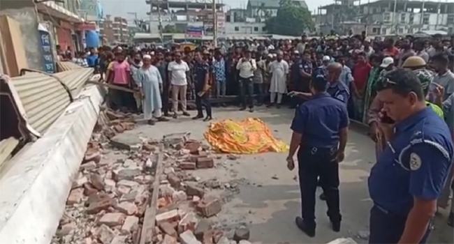 কুয়াকাটায় নির্মাণাধীন দেয়াল ধসে ২ শ্রমিকের মৃত্যু