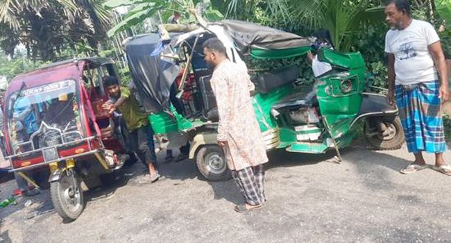 ঝালকাঠিতে মাহিন্দ্র-ট্রলি সংঘর্ষে নিহত ২, আহত ৫