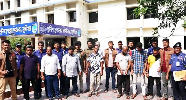 মুন্সীগঞ্জে পুলিশ পরিচয়ে ডাকাতি, গ্রেফতার ৭