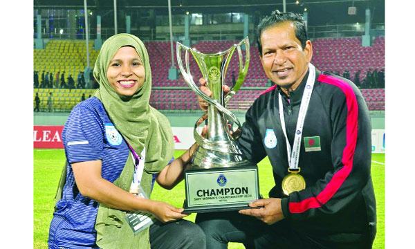 দেশের জন্য কোচ দম্পতির ত্যাগ