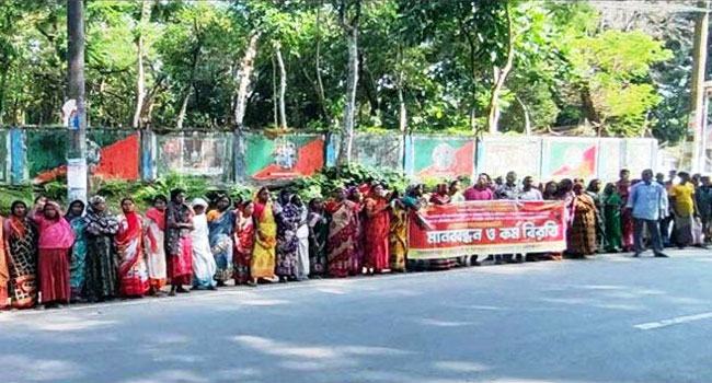 ৭ সপ্তাহের বকেয়া বেতনের দাবিতে চা-শ্রমিকদের কর্মবিরতি
