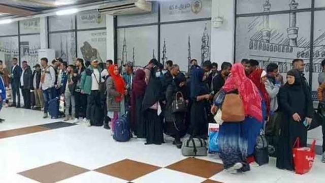 দেশে ফিরেছে আরো ৭০ লেবানন প্রবাসী