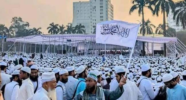 আলেম-ওলামাদের ঢলে কানায় কানায় পূর্ণ সোহরাওয়ার্দী উদ্যান
