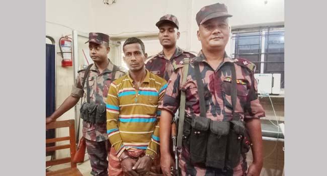 লালমনিরহাট সীমান্তে ভারতীয় গরু আনতে গিয়ে যুবক আটক